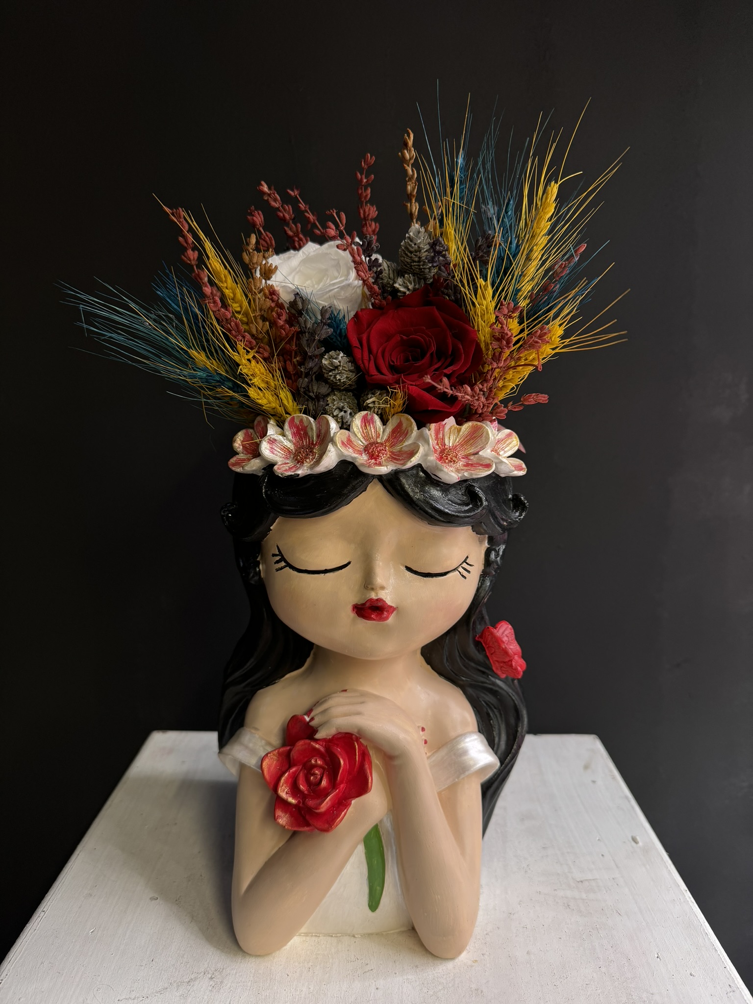 Solmayan Gül Kız Figürlü III