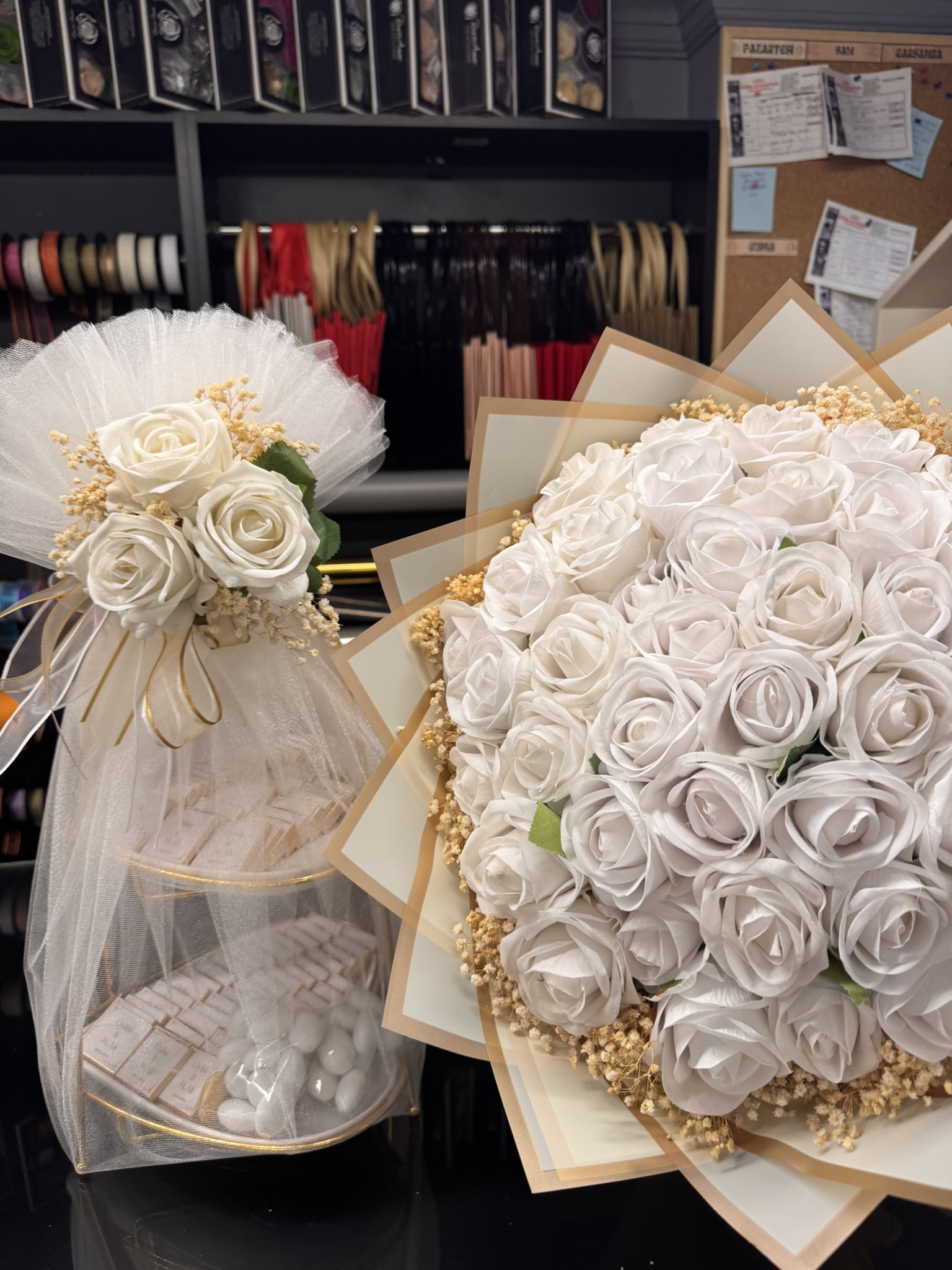 41 li Yapay Beyaz Gül - Çikolata