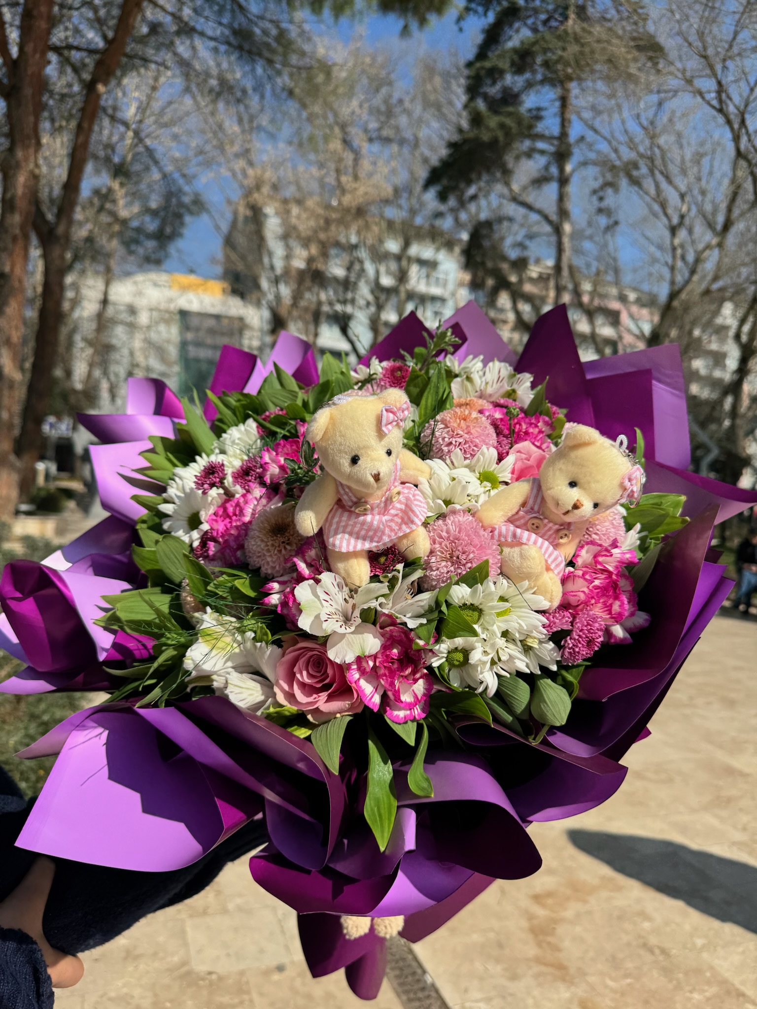 ithal  mevsim çiçeklerinden buket ayıcıklı